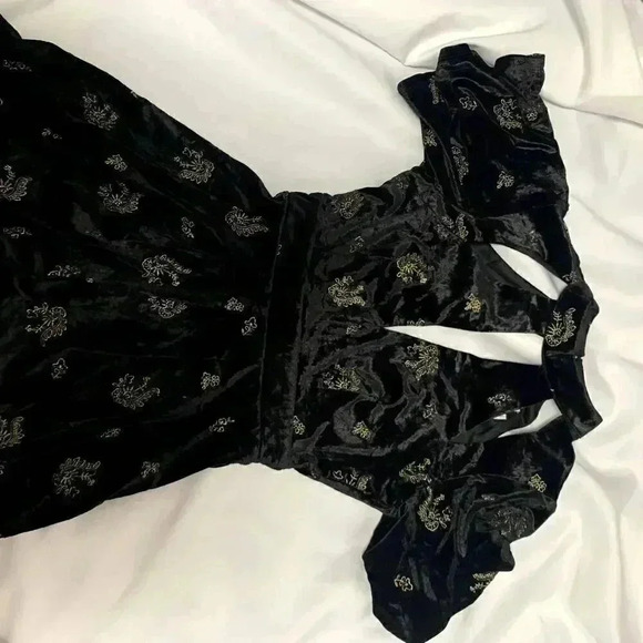 Genevieve Black Velvet Embroidered Romper Lost + Wander size XS - Picture 9 of 12